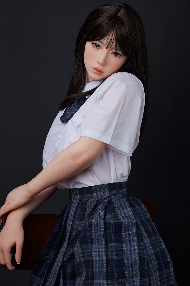 夏野葵：35.7KG C罩杯清纯学妹硅胶娃娃