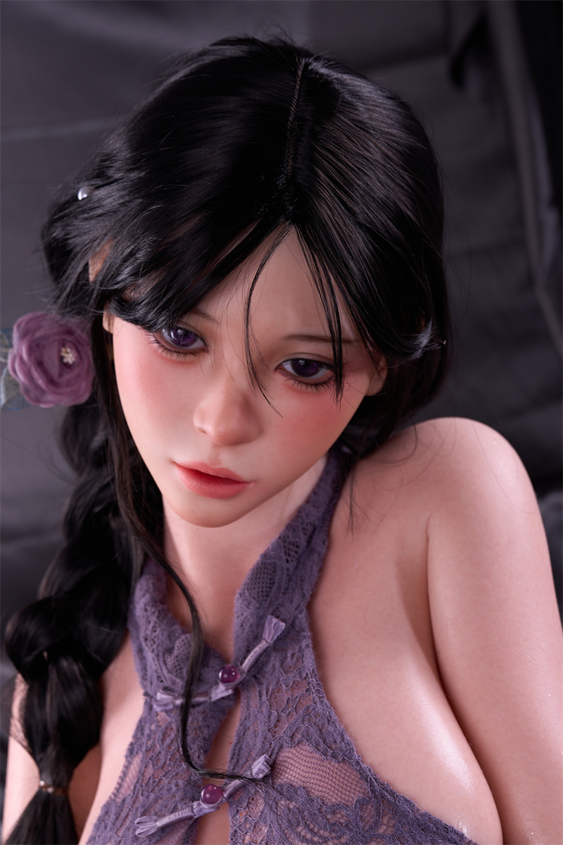 紫苑：165CM F罩杯暗夜缪斯